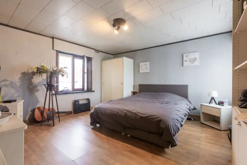 Halfopen woning met 3 slaapkamers, magazijn/ grote garage en tuin op 510 m² foto 8