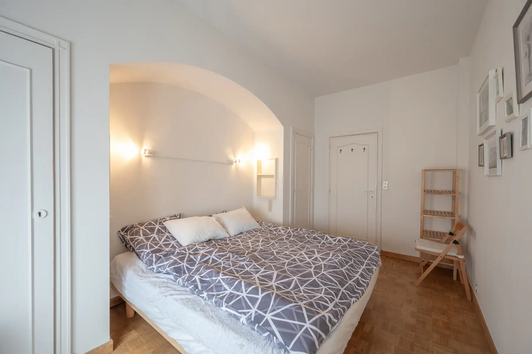 Mooi ongemeubeld appartement met frontaal zeezicht  foto 9