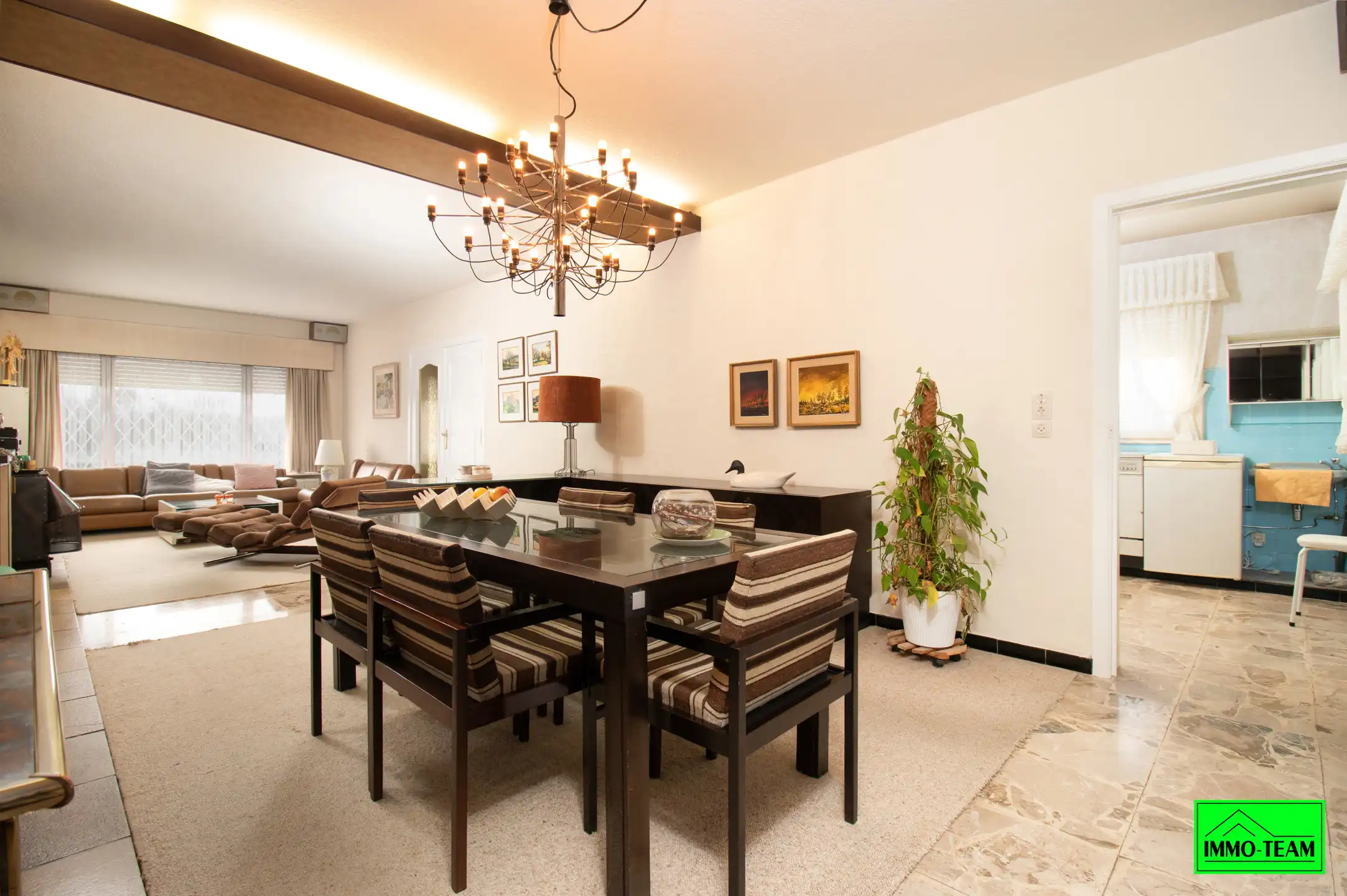 Goed onderhouden 3-gevelwoning met 3 slks, tuin en garage foto 4