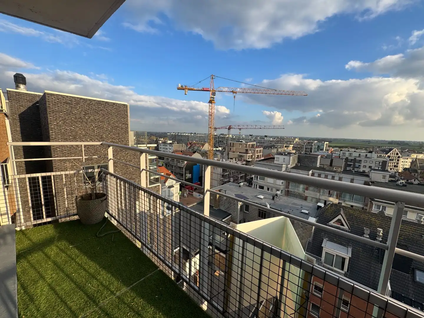 Instapklare studio met zonnig terras op de Zeedijk van Westende foto 6