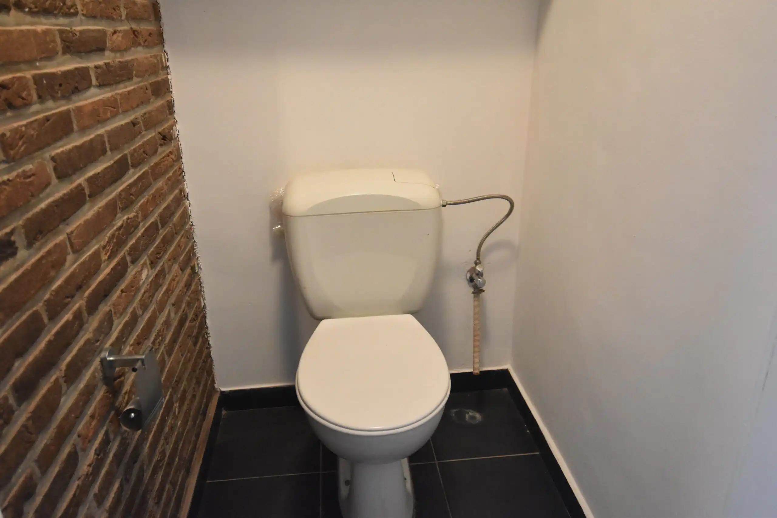 Instapklaar gelijkvloers appartement te huur in hartje Nieuwkerken foto 8