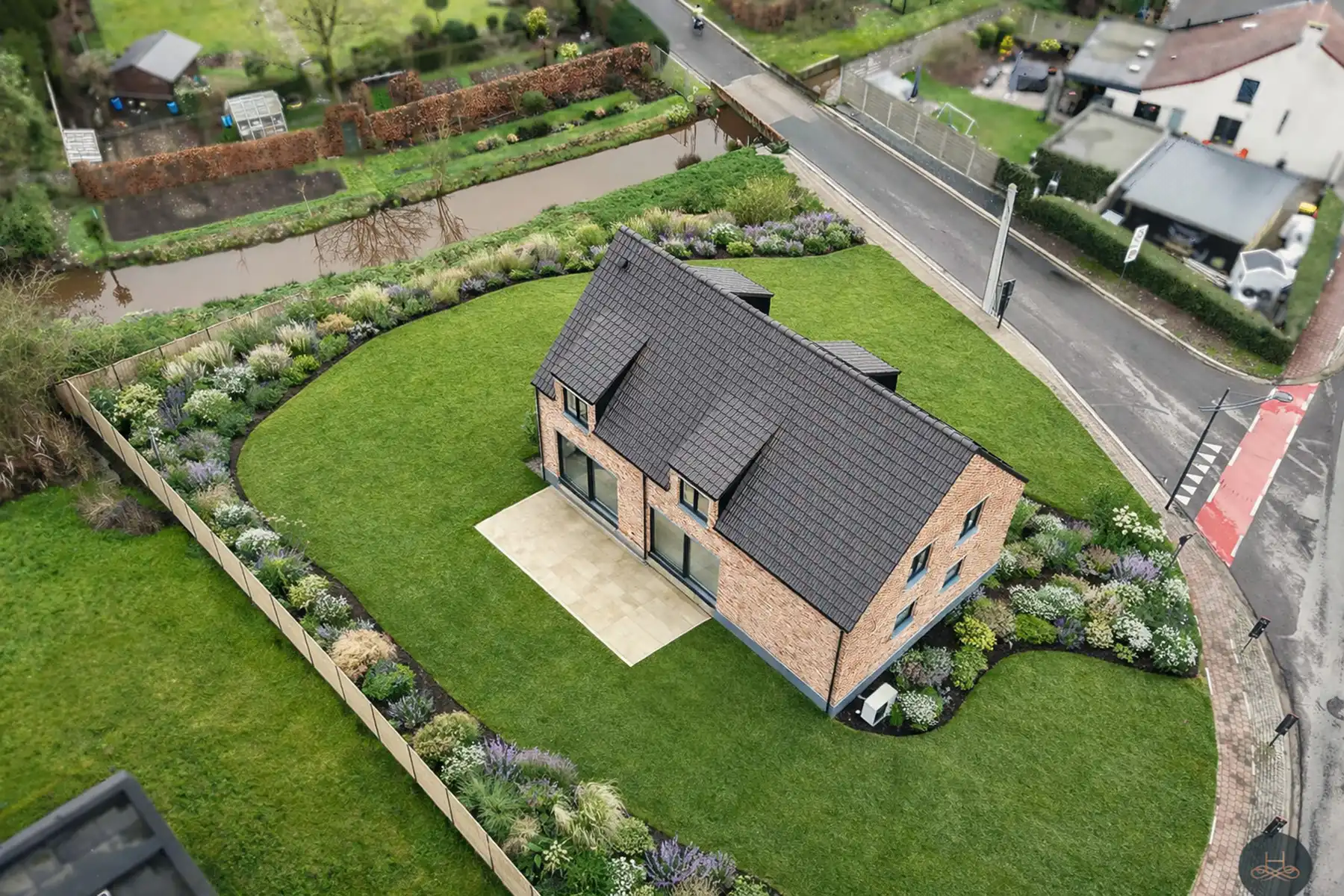 Landelijke BEN woning op riant perceel foto {{pictureIndex}}