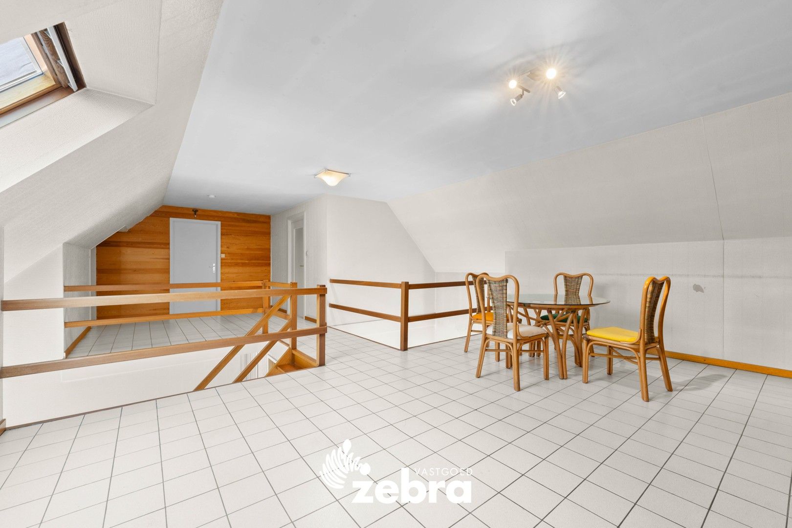 Op te frissen alleenstaande woning met vier of meer slaapkamers & garage te Roeselare! foto 21