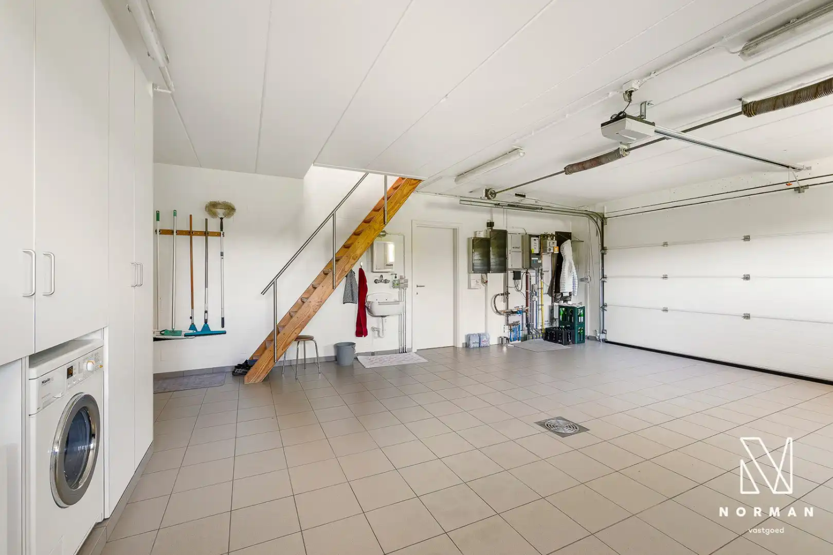 Unieke eigendom op veel grond met 4 kamers, 2 badkamers, dubbele garage, landelijk verzicht,... foto 26