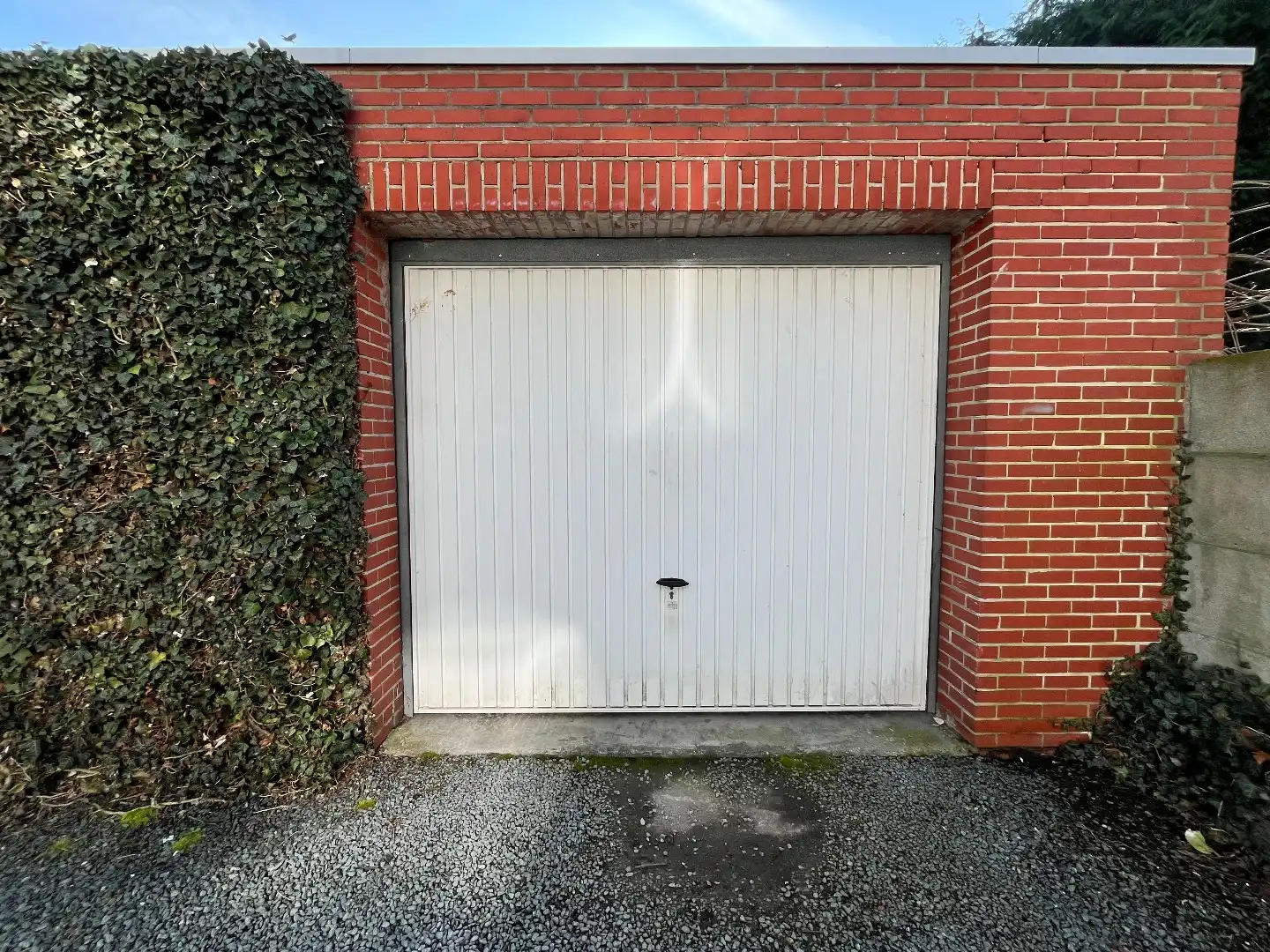 Hedendaags appartement met garage foto 17