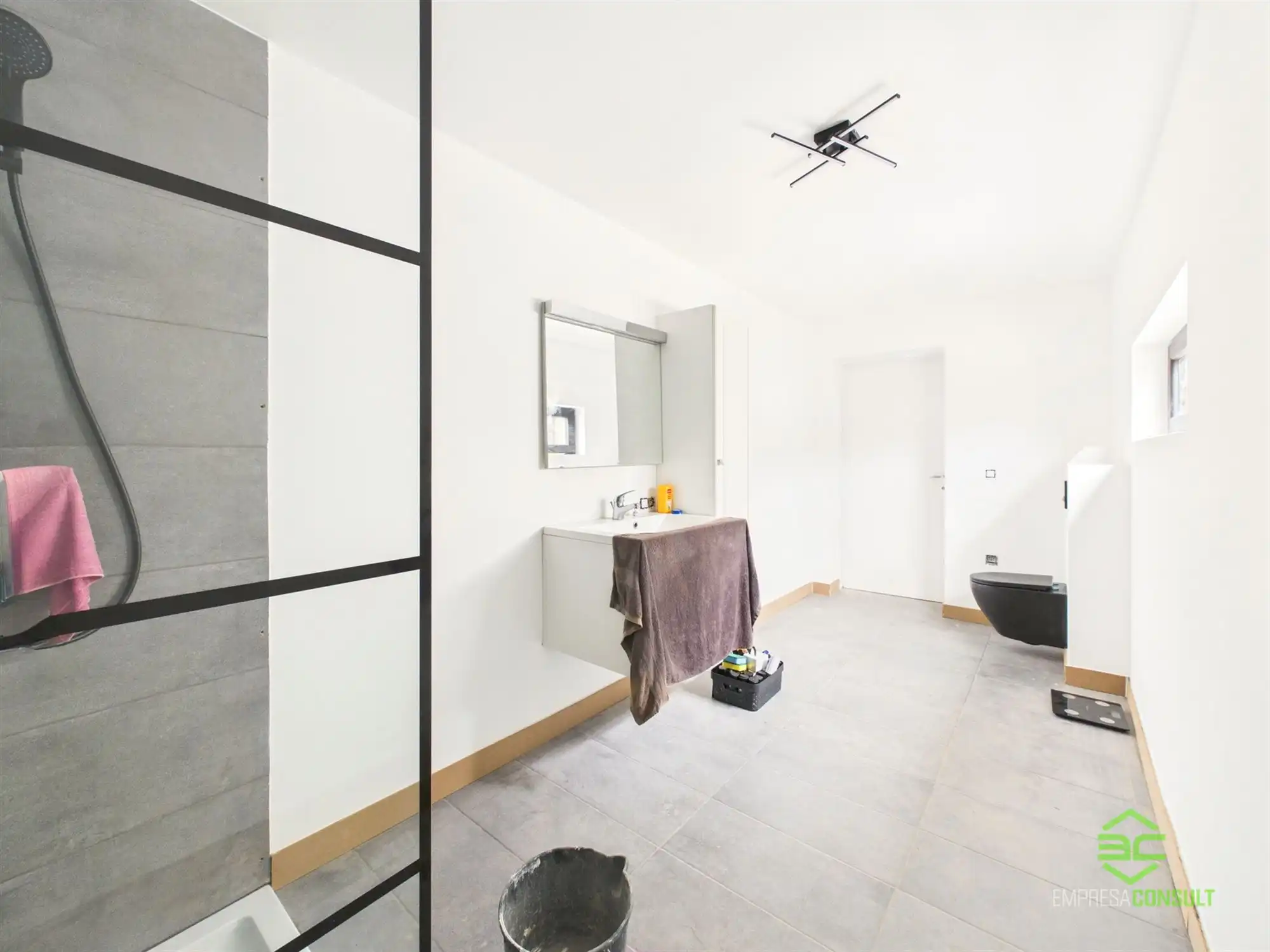 Deels gerenoveerde gezinswoning met 4 slpk op 8a84ca! foto 10