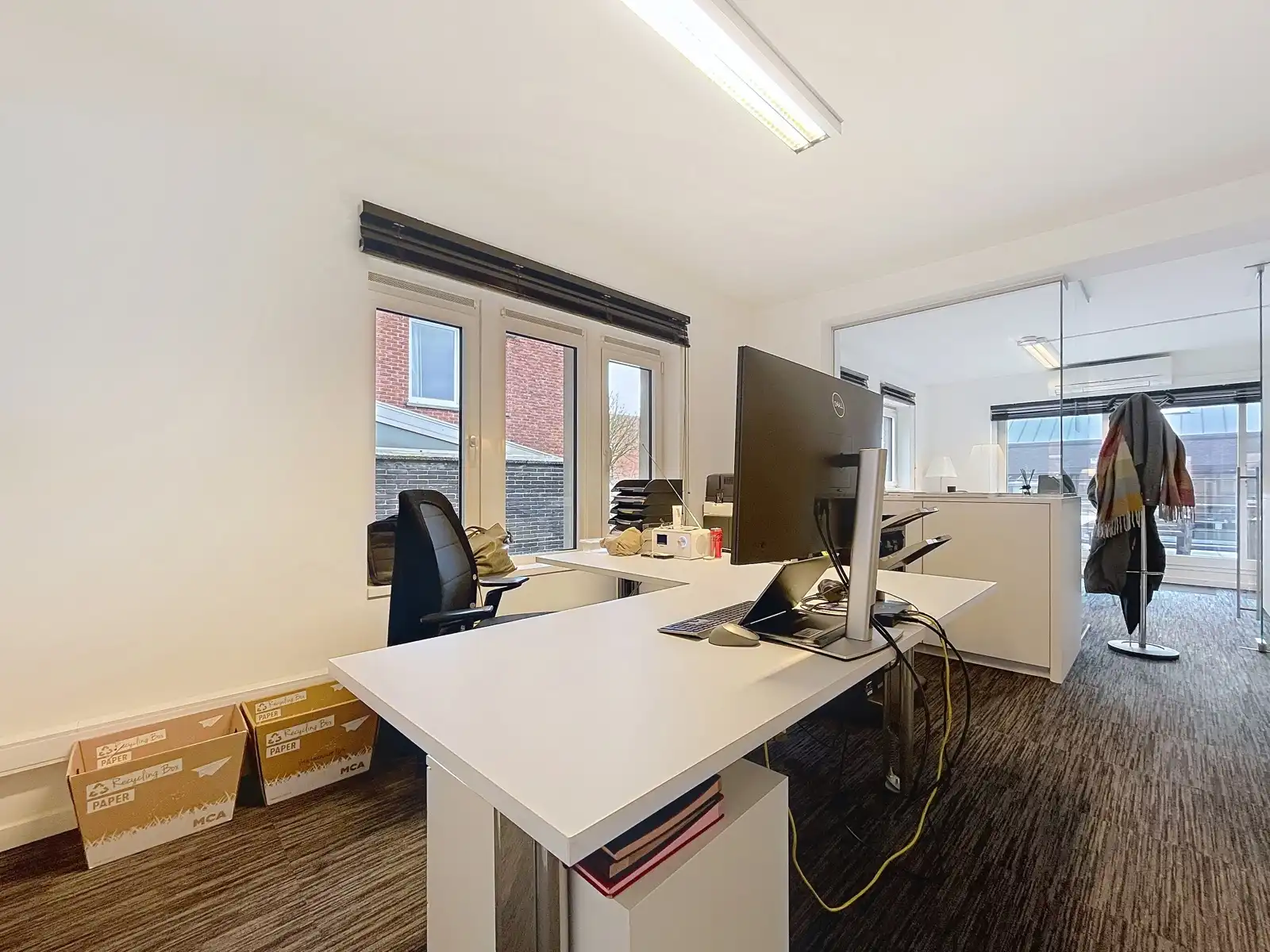 Duplex-kantoorruimte met 6/9 werkplekken in dienstencentrum. foto 6