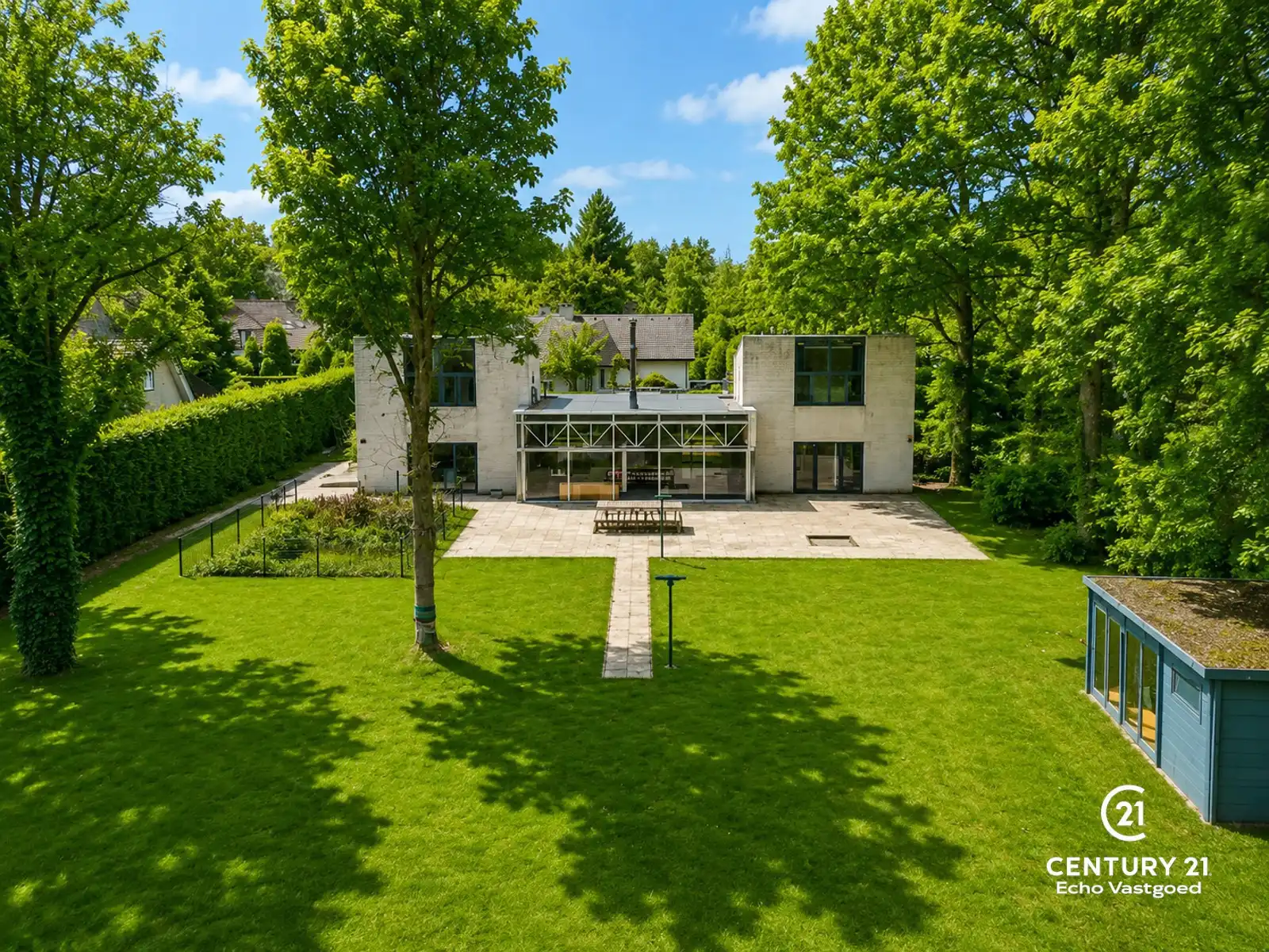 Unieke te renoveren villa in villawijk “De Lint” foto 2