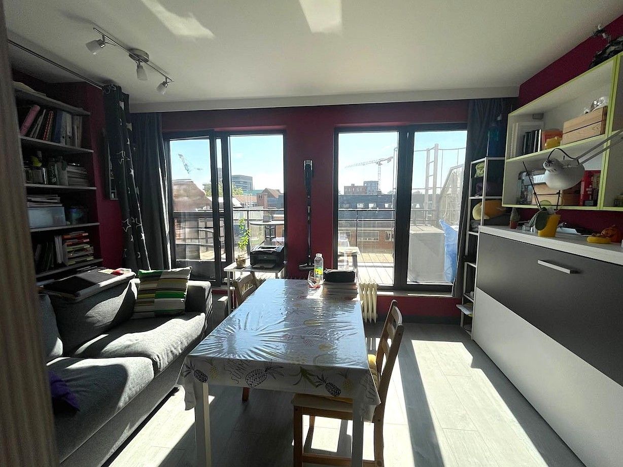 Gerenoveerde, instapklare studio met ruim terras centrum Leuven foto 2