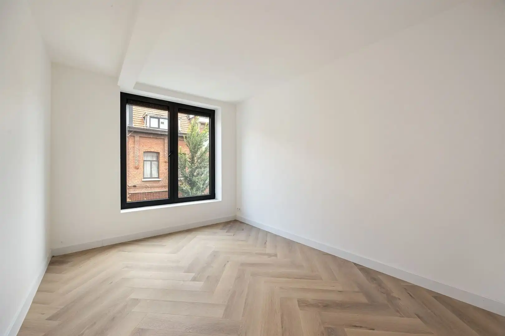 Lichtrijk renovatie appartement met 2 slaapkamers op toplocatie in Merksem foto 12