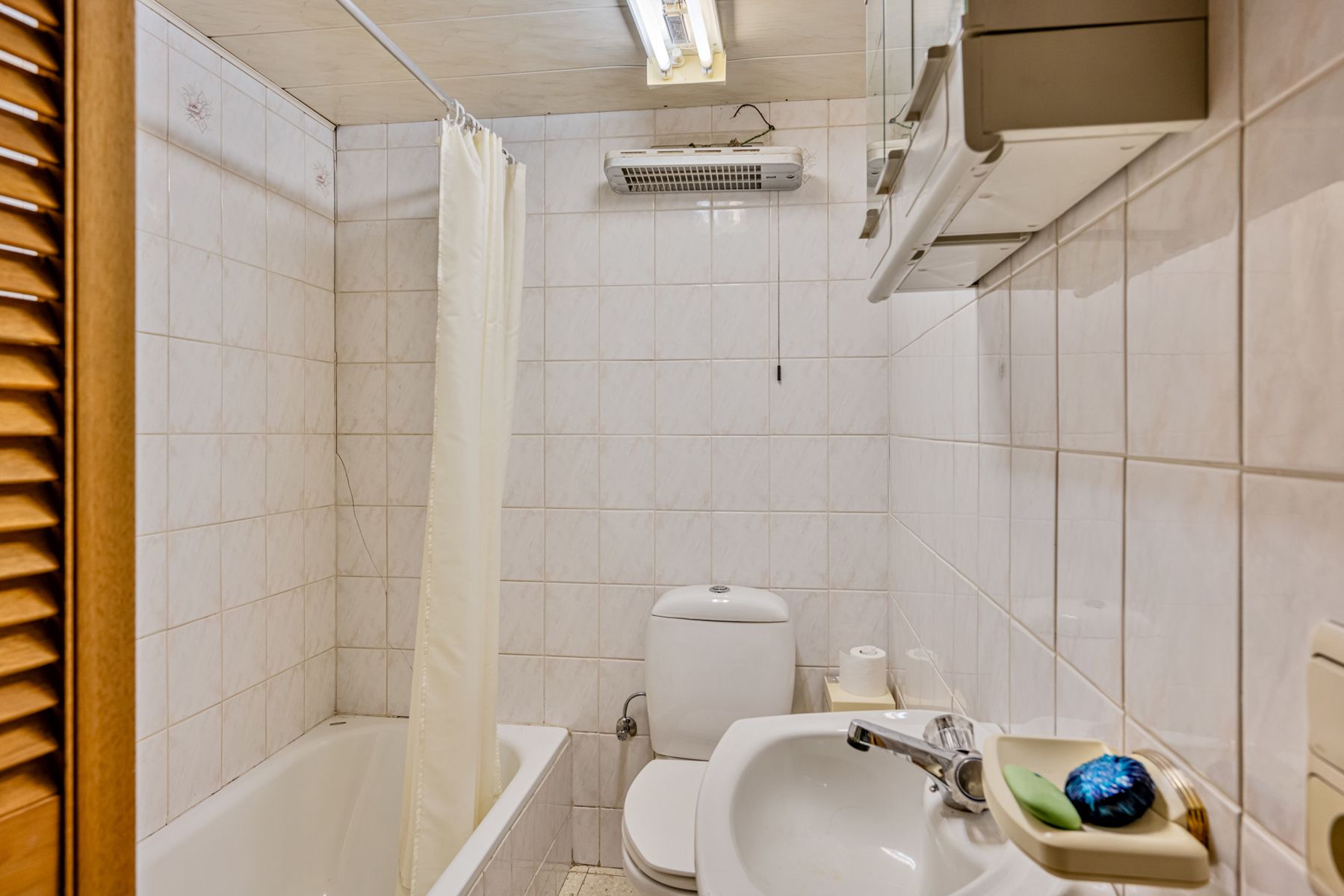 Te renoveren woning met 4 slaapkamers foto 12