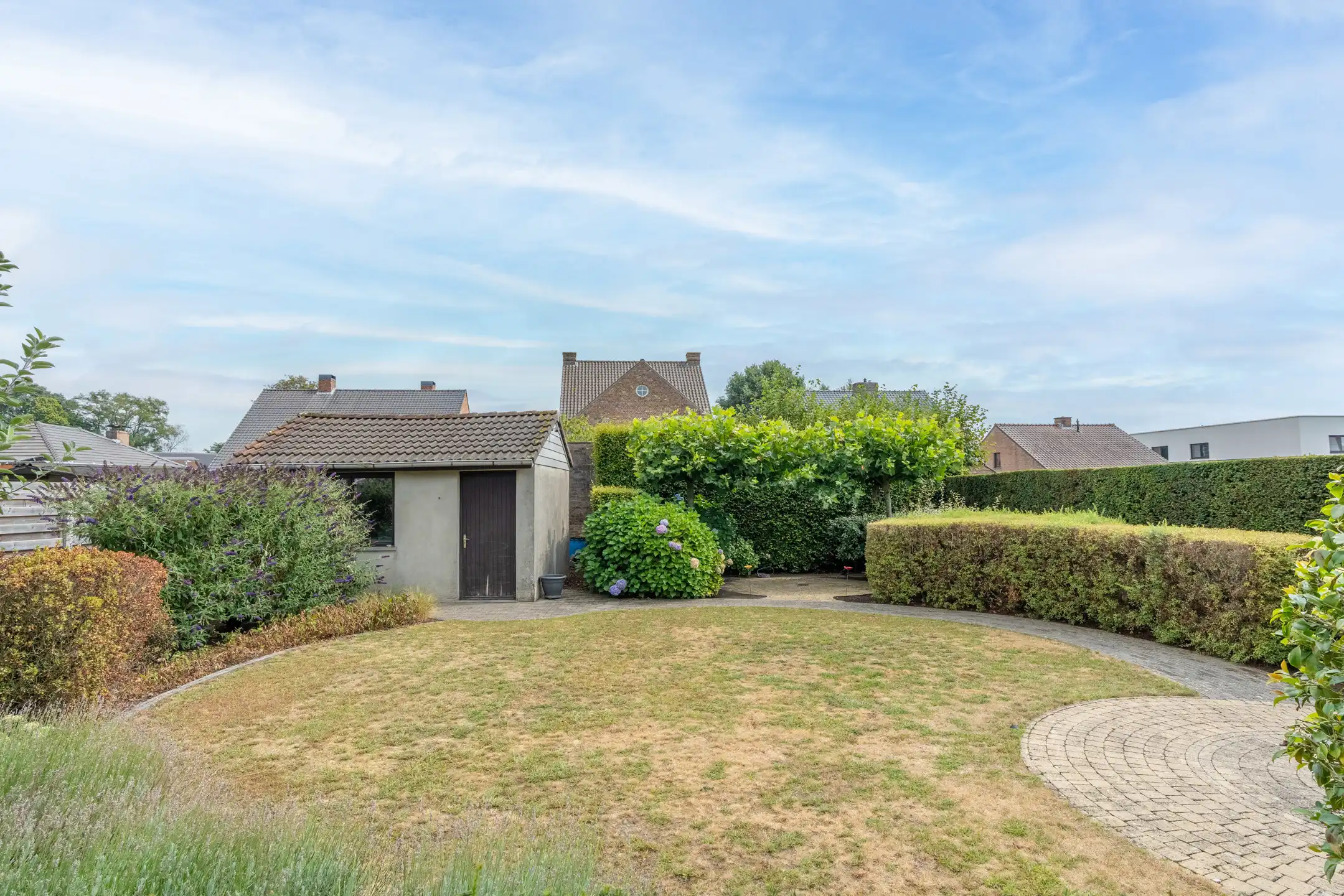 Zeer gunstig gelegen energiezuinige woning met 3 ruime slaapkamers op 564 m² foto 2