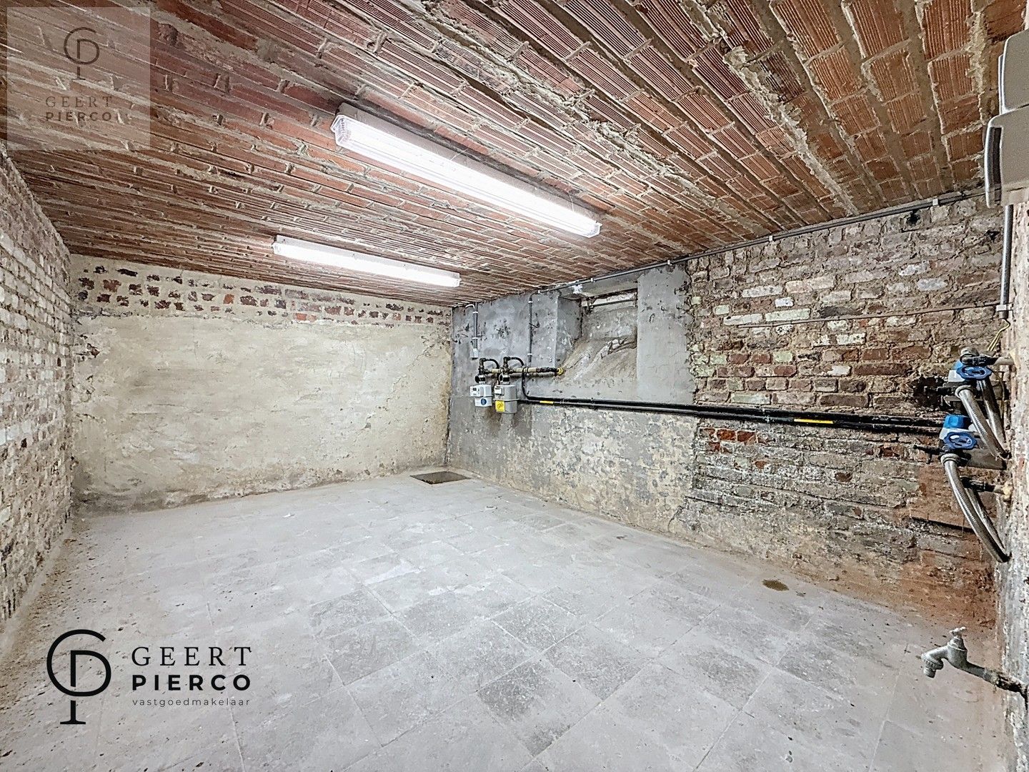 Knap gerenoveerd appartementsgebouw foto 19