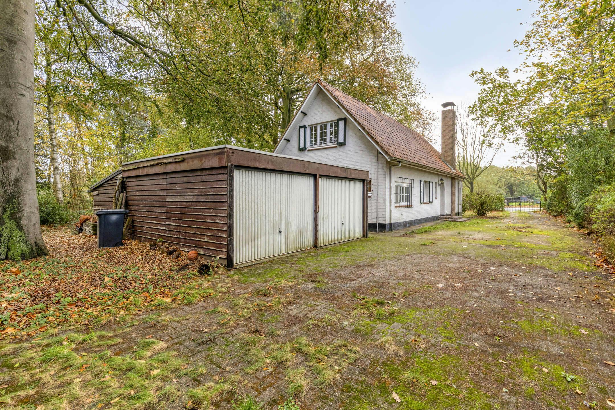Charmant huis te koop in Putte-Kapellen met grote tuin foto 23