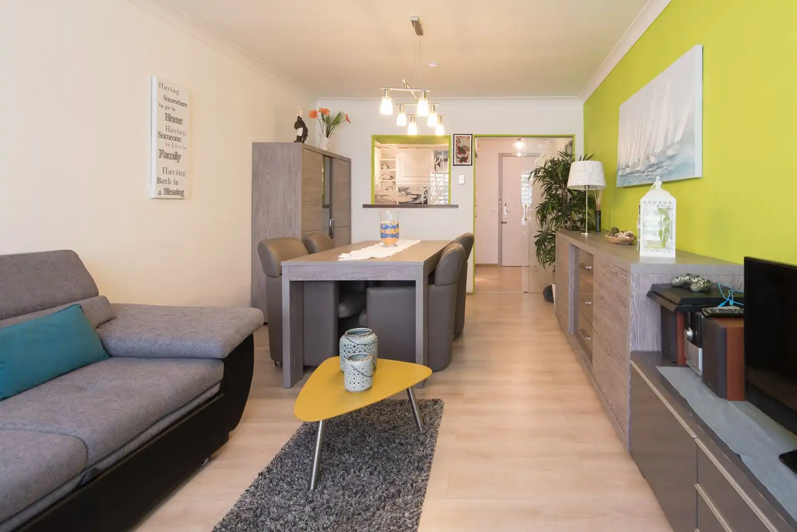 Gezellig en instapklaar gemeubeld appartement met 1 slpk en terras op wandelafstand van strand foto 2