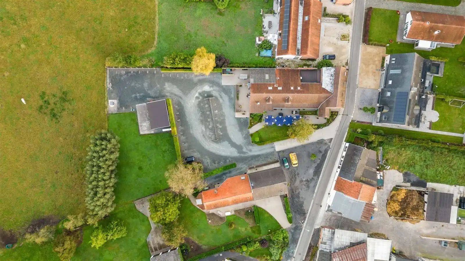 Unieke kans : Horeca met parking en instap klare woonst met 5 slaapkamers foto 3