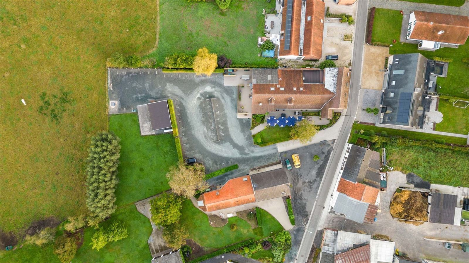 Unieke kans : Horeca met parking en instap klare woonst met 5 slaapkamers foto 3