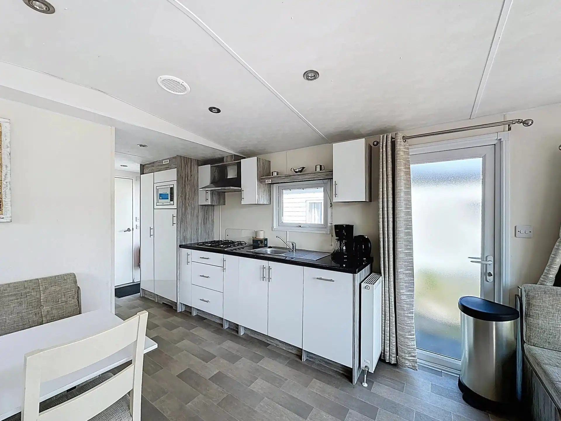 Chalet voor 4 personen gelegen te Europarcs Zilverstrand in Mol. foto 6