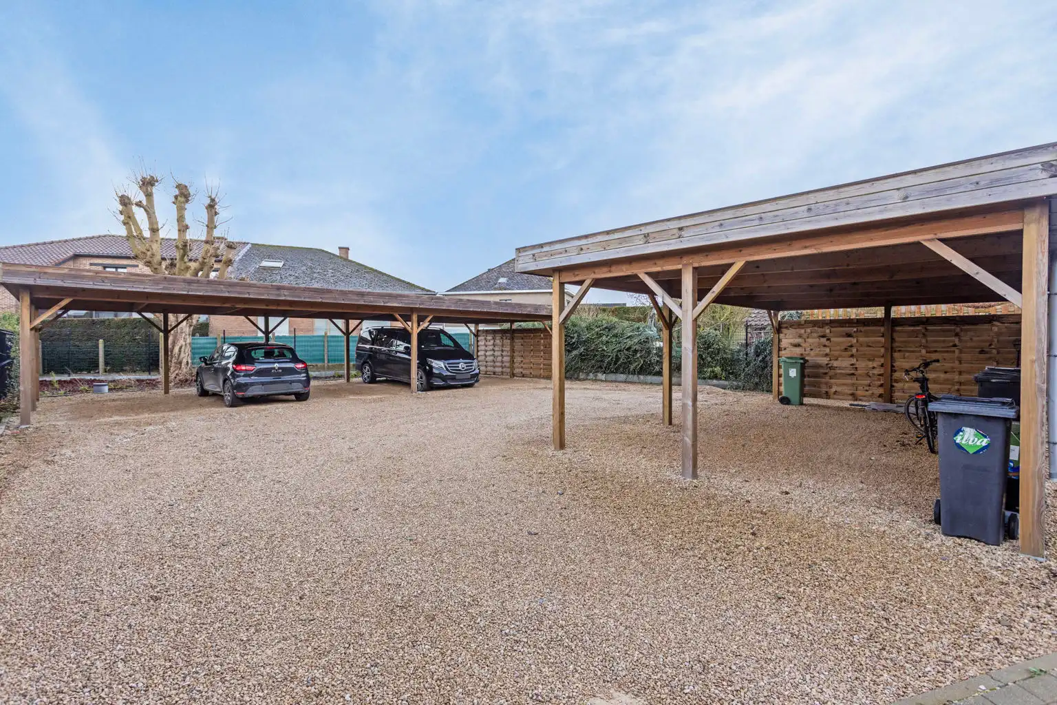 Gelijkvloersapp. in uitstekende staat met 2 slpks en carport foto 16