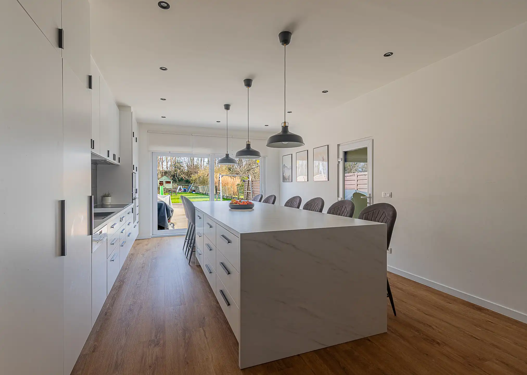 HERZELE- Recent gerenoveerde woning op centrale locatie  foto 2