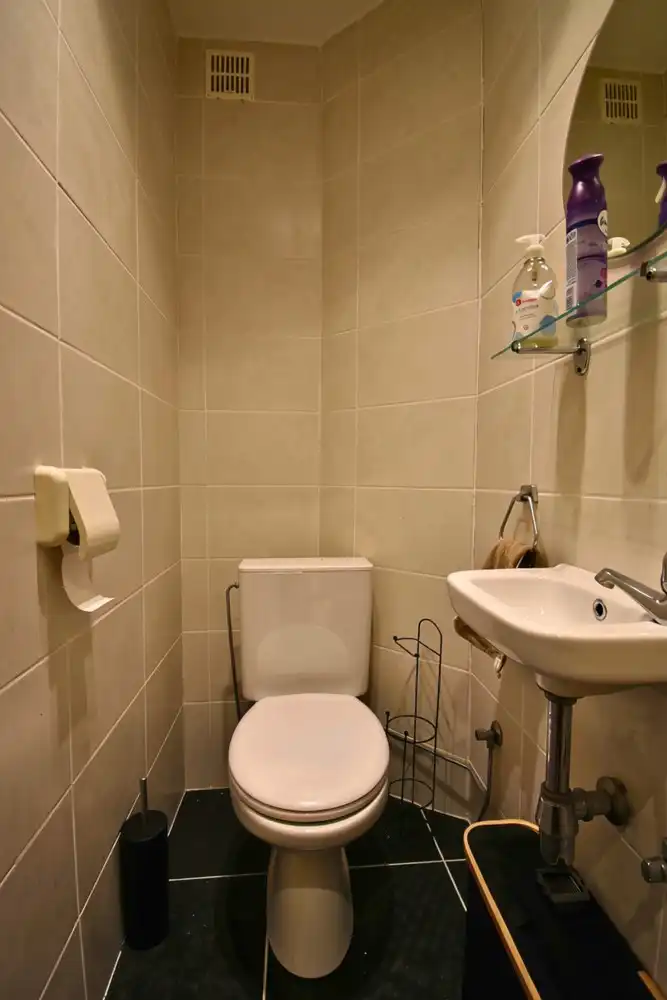 Ruim duplex appartement met 2 slaapkamers, staanplaats en kelder te huur in Lembeek foto 9