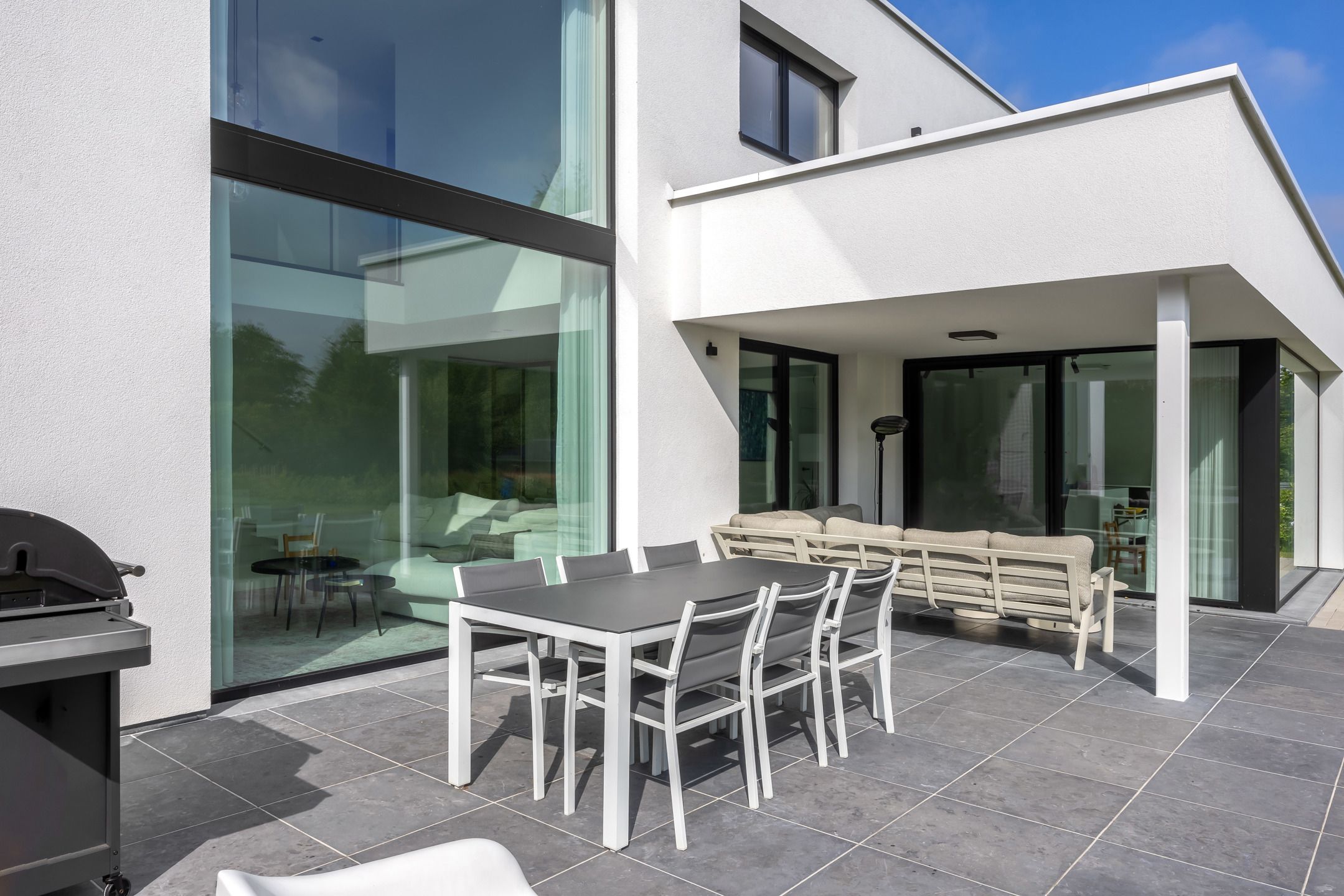 Licht en ruimte in strakke designwoning foto 39