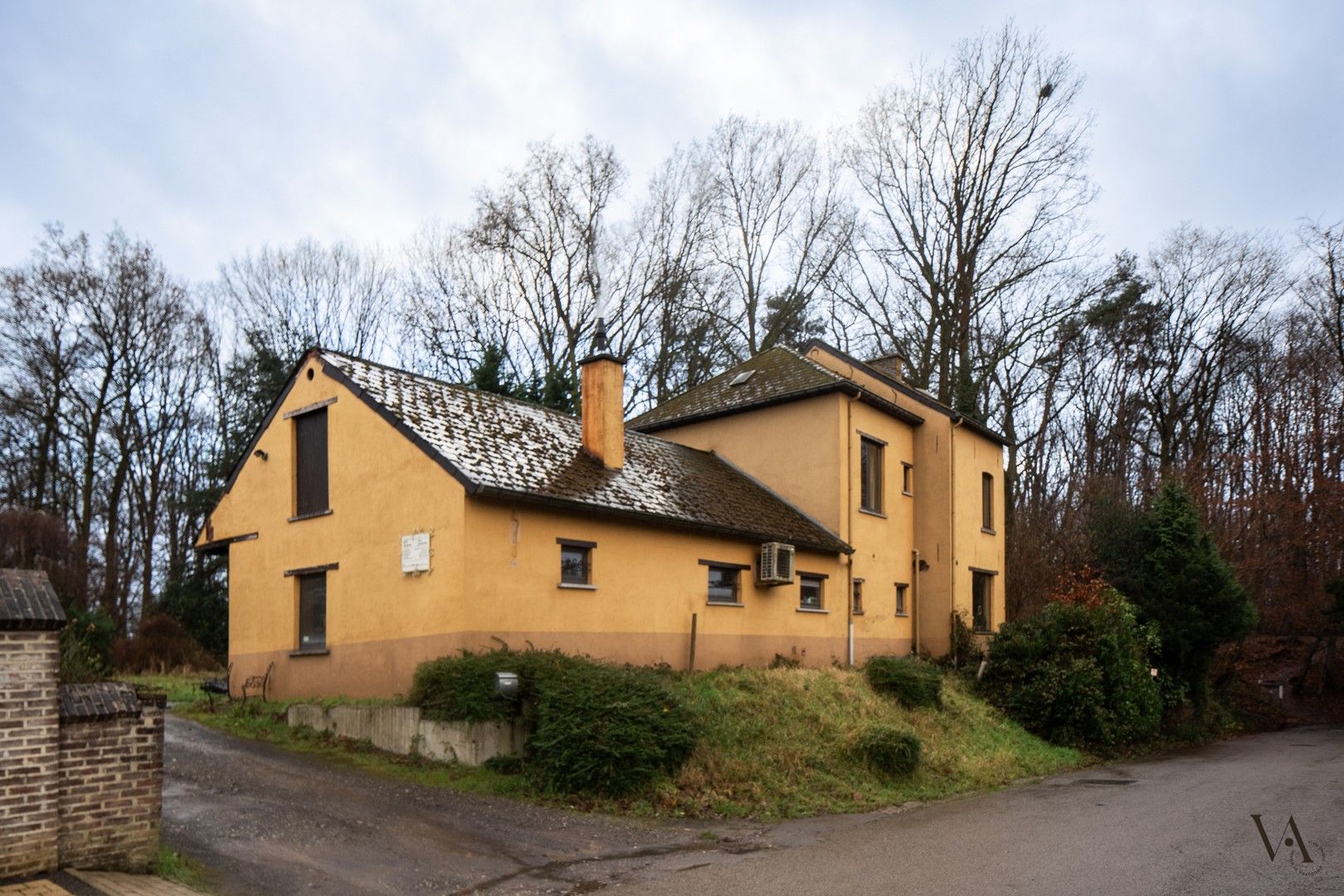 Hoofdfoto van de publicatie: Te renoveren woning op ongelooflijke locatie in Hoog-Linden