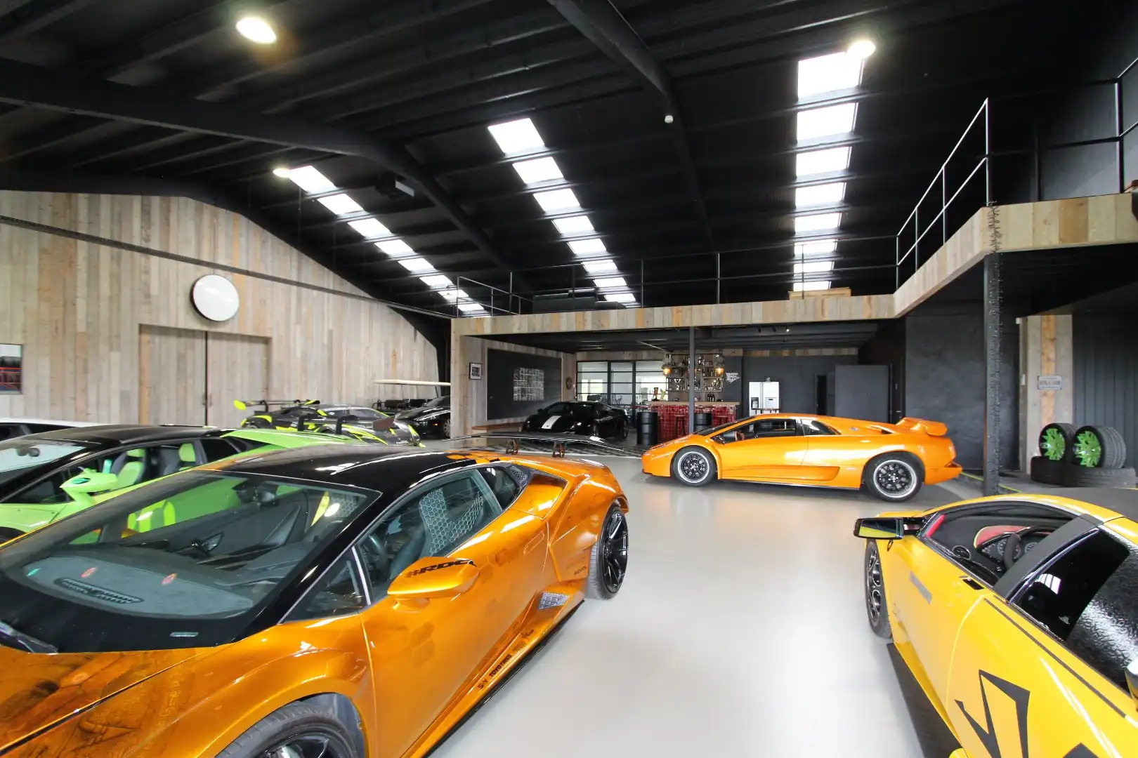 Ruime toonzaal, atelier langs de expressweg Knokke- Antwerpen te Eeklo foto 6