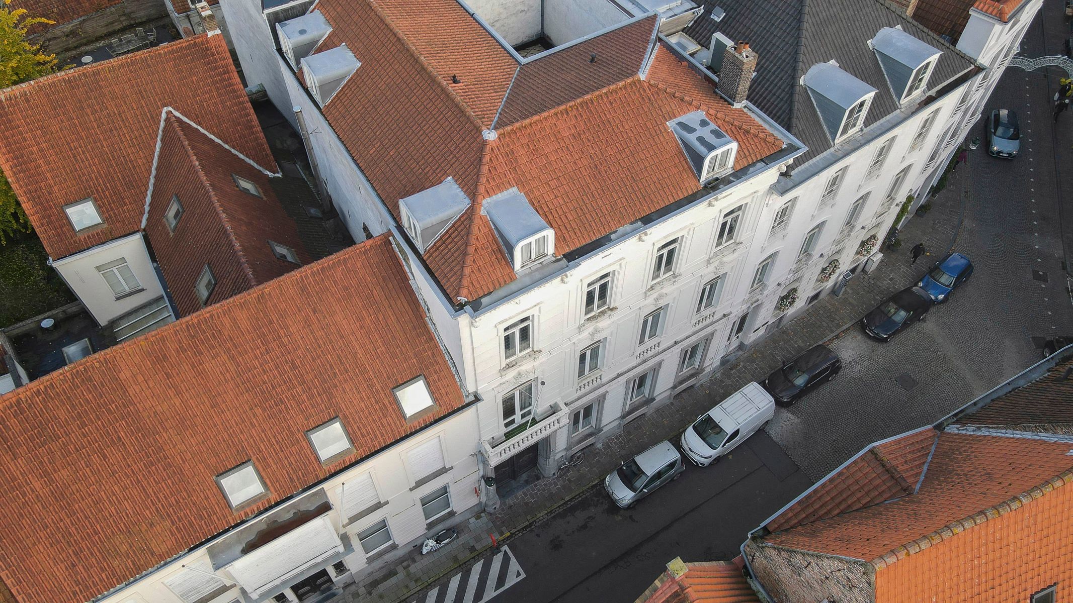 Uniek, indrukwekkend stadspaleis met binnentuin én koetshuis foto 25