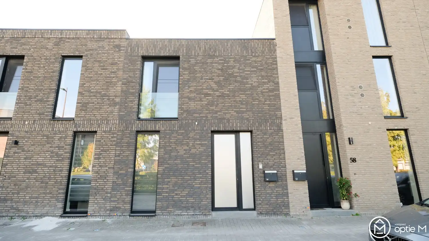 Stijlvol wonen in Hasselt: gezellige woning met 3 slaapkamers, tuin, garage en kelder te huur - ideale uitvalsbasis voor stedelijk leven in je eigen bubbel foto {{pictureIndex}}
