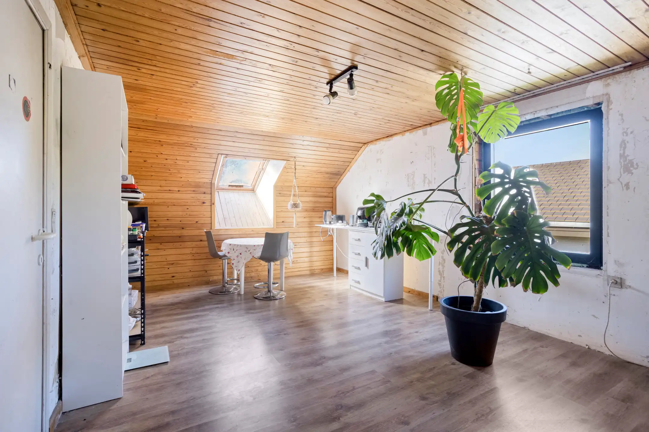 Te renoveren vrijstaande woning met veel potentieel foto 13