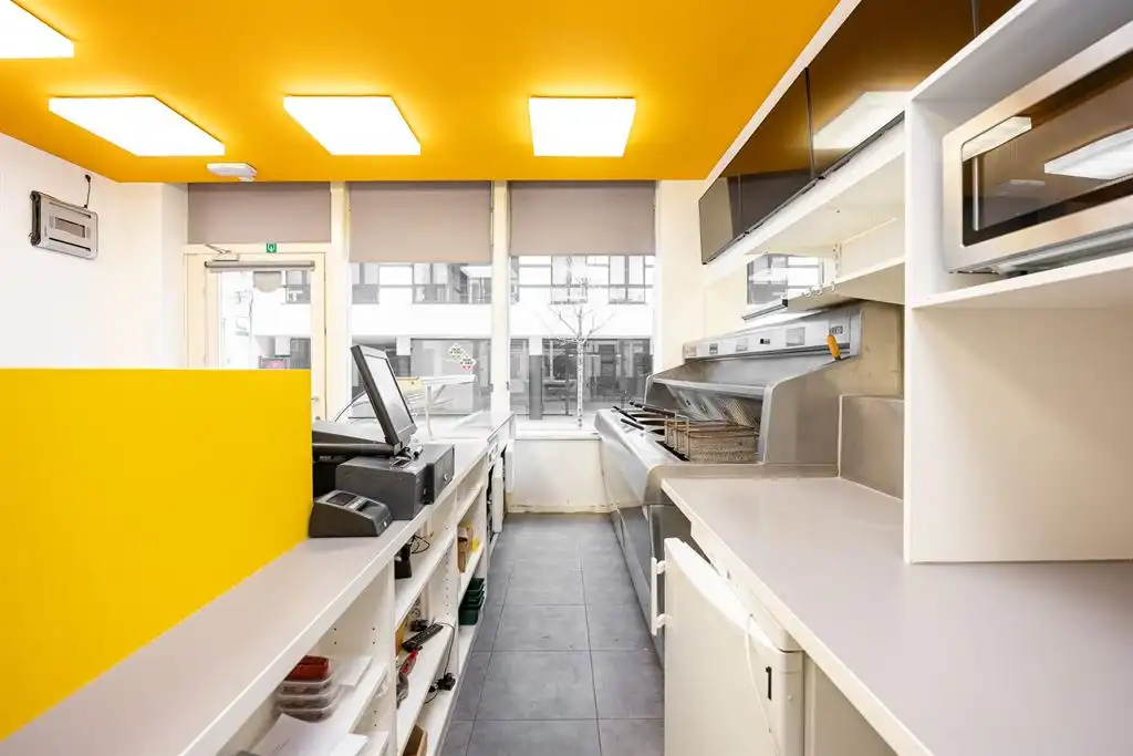 Instapklaar handelspand met woonst en tuin foto 4