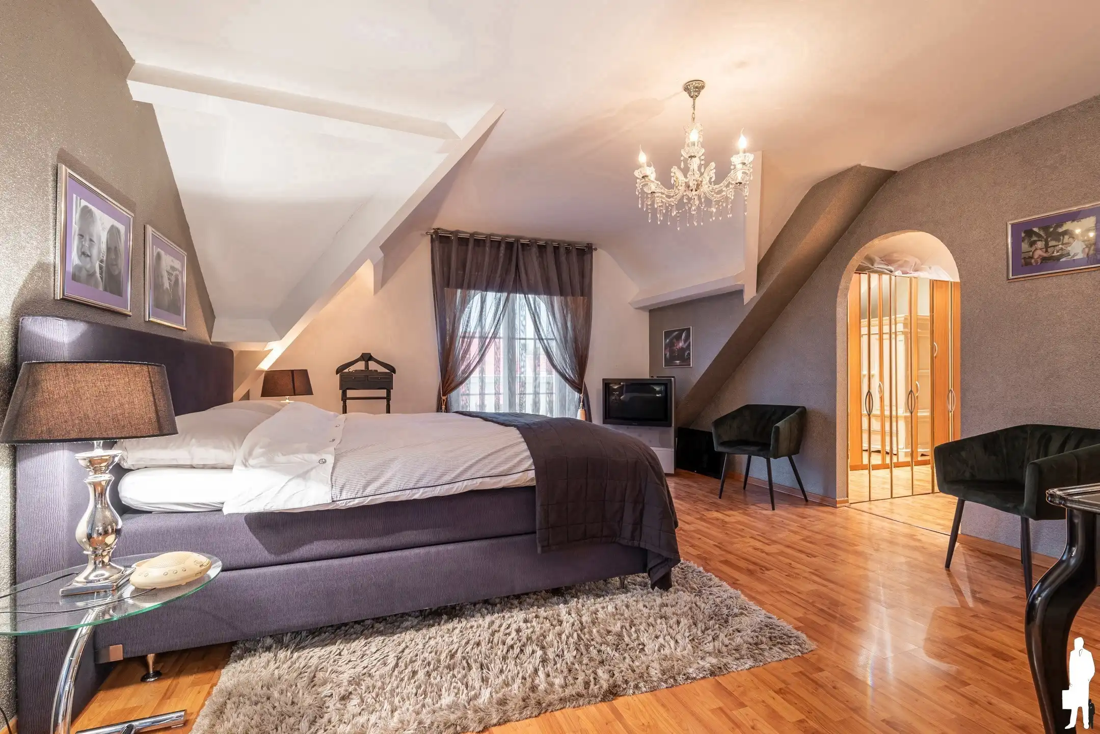 Unieke praktijkruimte met ruime villa, buitenzwembad in grensstreek foto 27