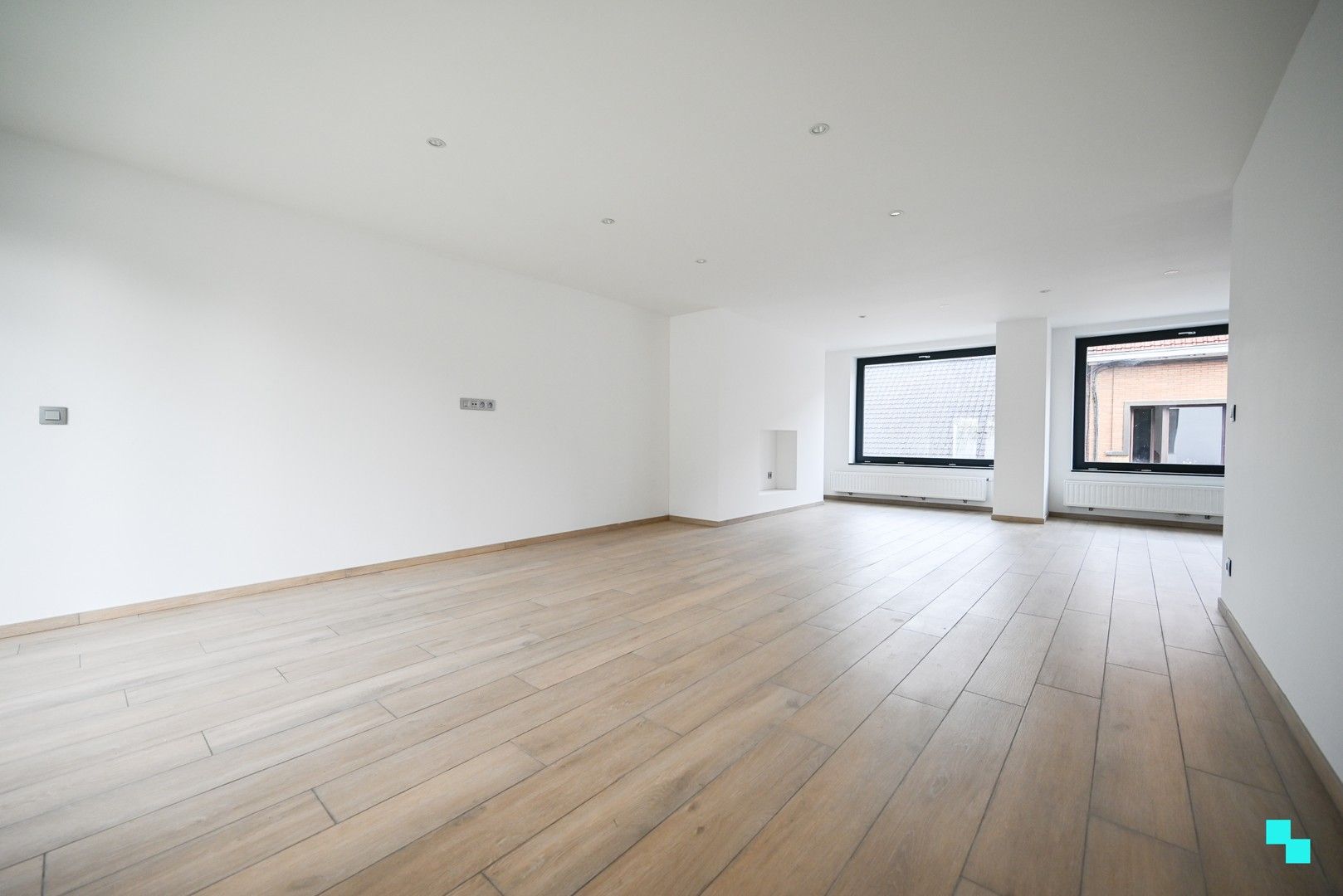 Compleet vernieuwde duplex met 4 slaapkamers en zonneterras in hartje Wevelgem foto 4