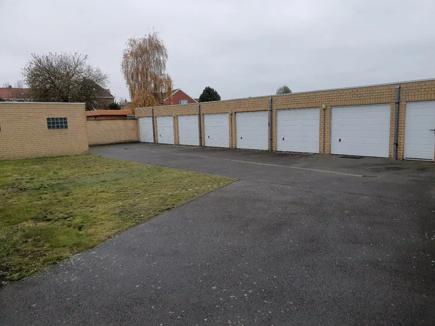 Zonrijk, ruim appartement met 1 slaapkamer en garage! foto 12