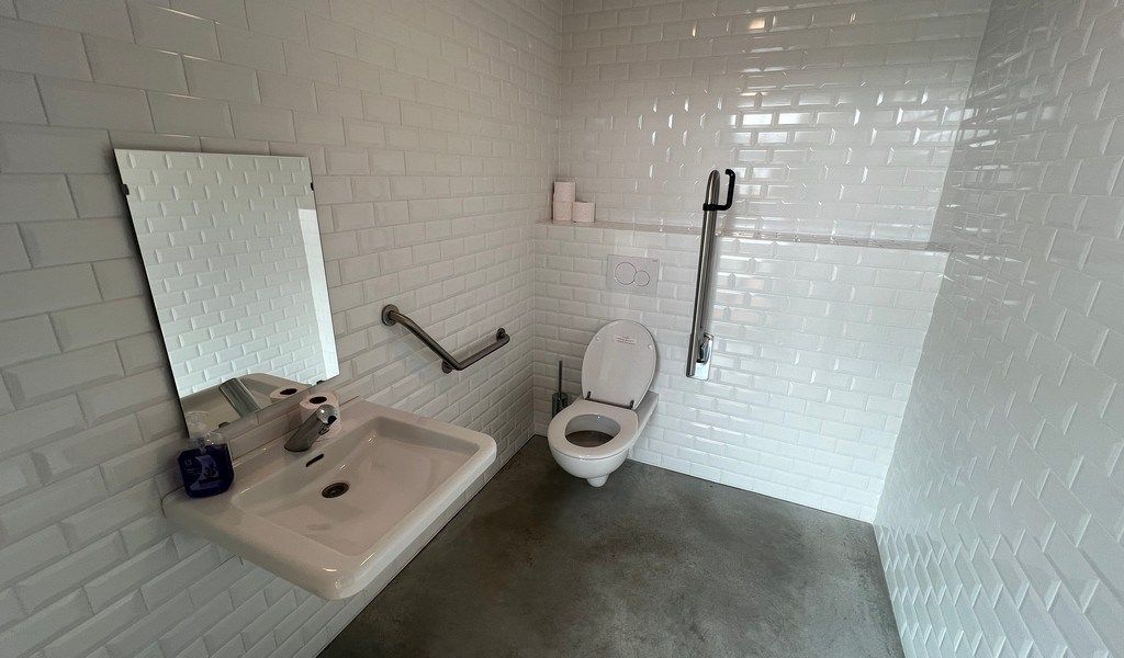 Recent bedrijfsgebouw met prachtige kantoren te huur in Lokeren foto 16