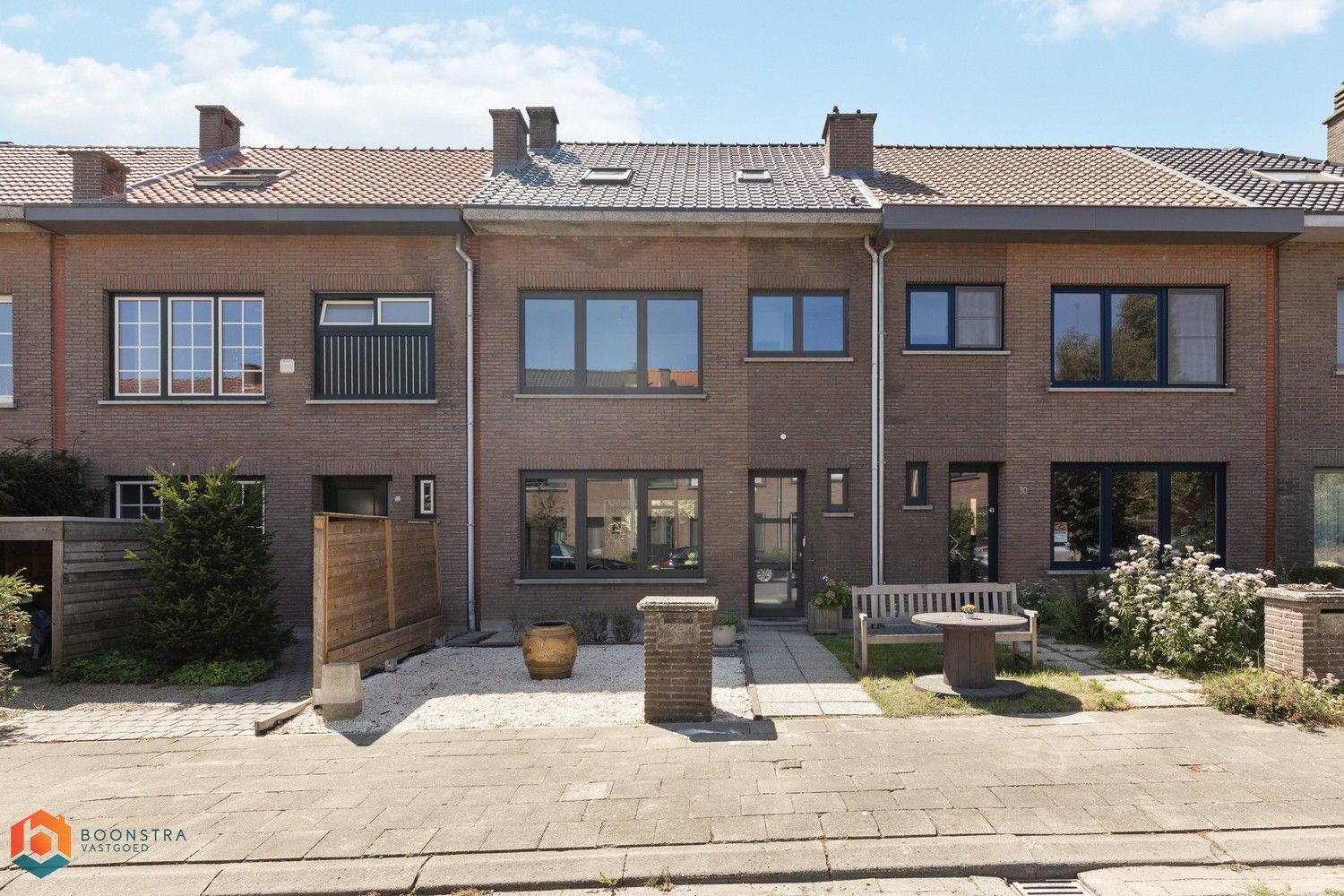 Energiezuinige woning met 5 slpkrs en leuke tuin te Kontich foto {{pictureIndex}}