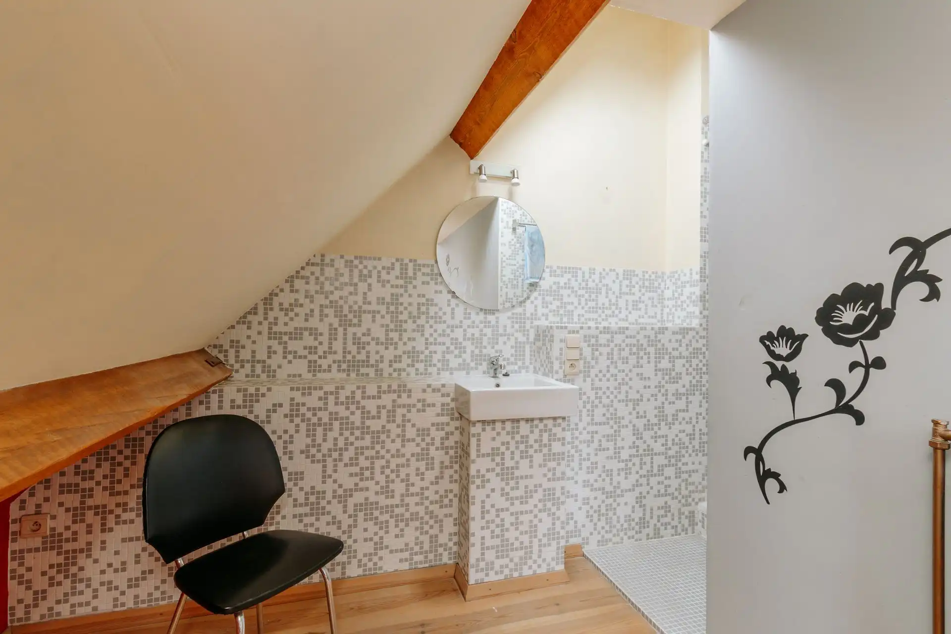 Gezinswoning met vier slaapkamers + tuin en garage foto 17