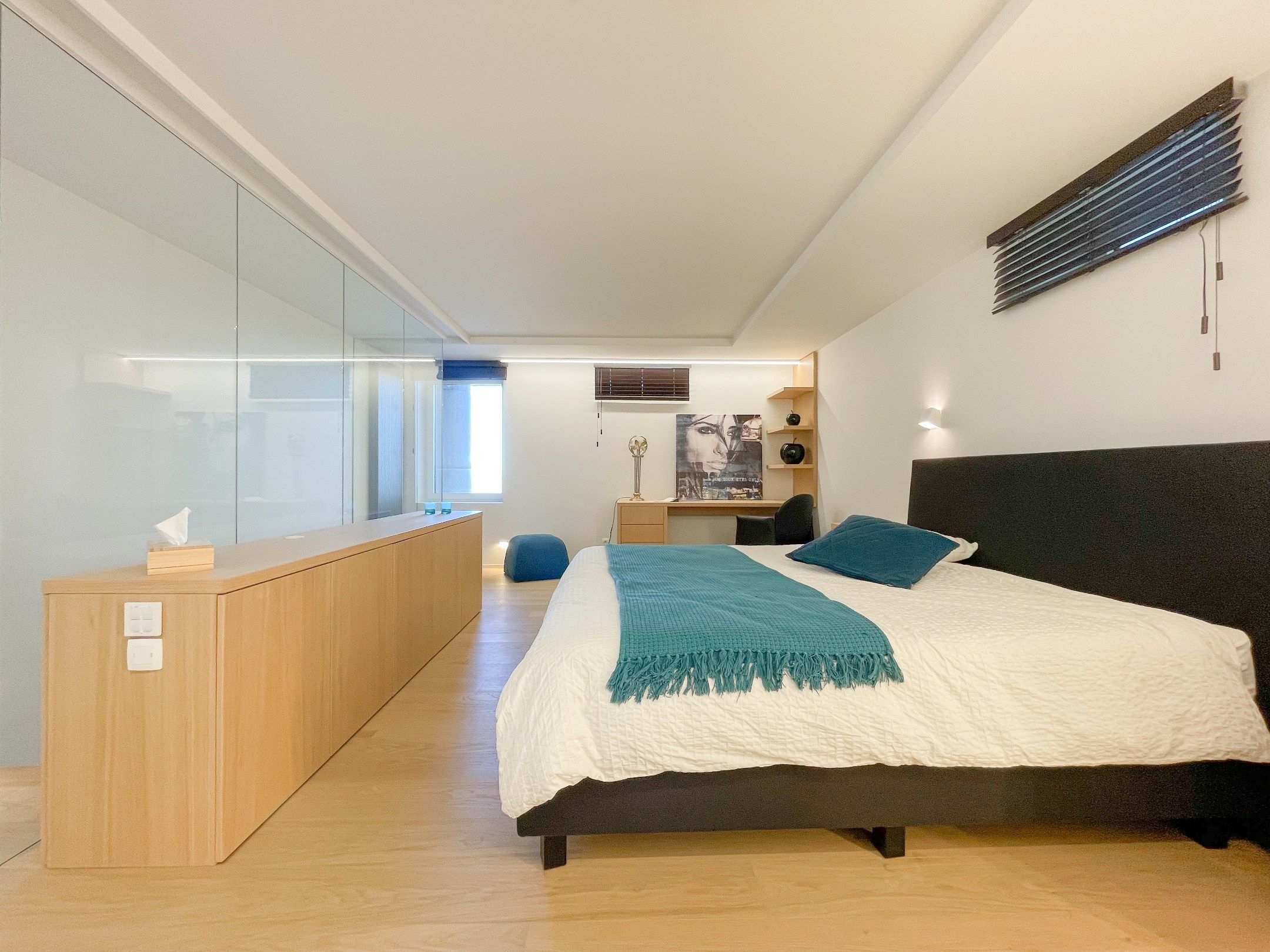 Uitzonderlijk, luxueus afgewerkt hoekappartement met frontaal zeezicht. foto 18