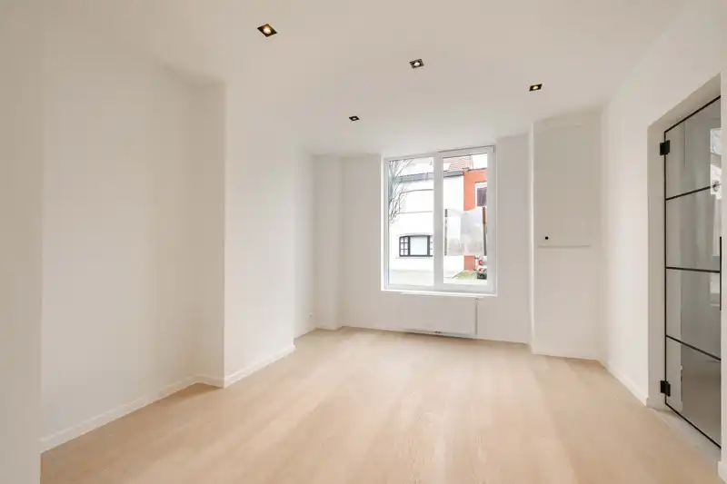 ✨Halfopen, volledig gerenoveerde gezinswoning met 3 slaapkamers TE KOOP in Rekkem! foto 6