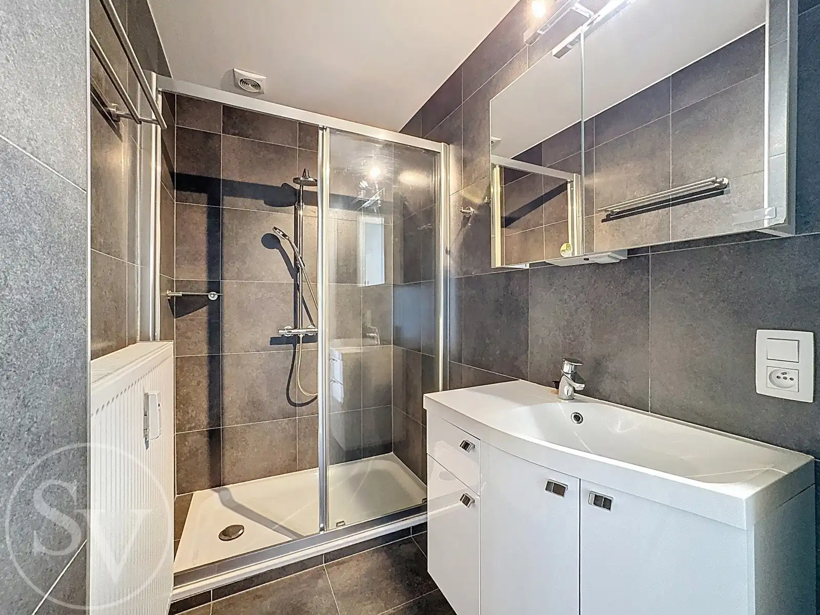 Appartement met 2 slaapkamers, balkon en garage. foto 10