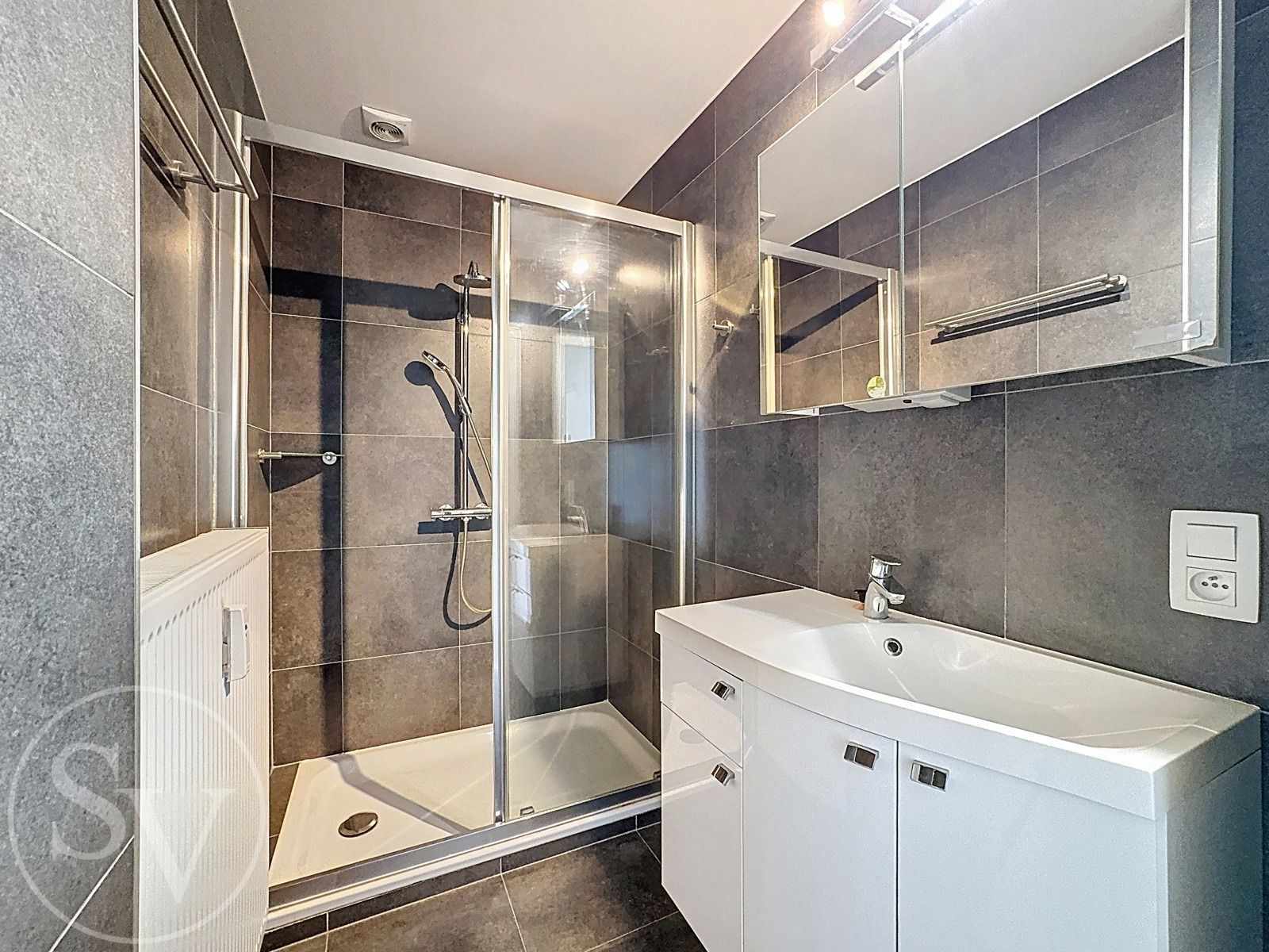 Appartement met 2 slaapkamers, balkon en garage. foto 10