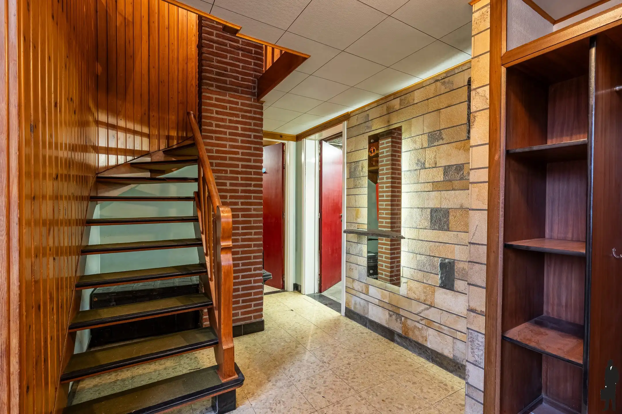 Renovatieproject met veel potentieel: ruime HOB met 3/4 slpk foto 4