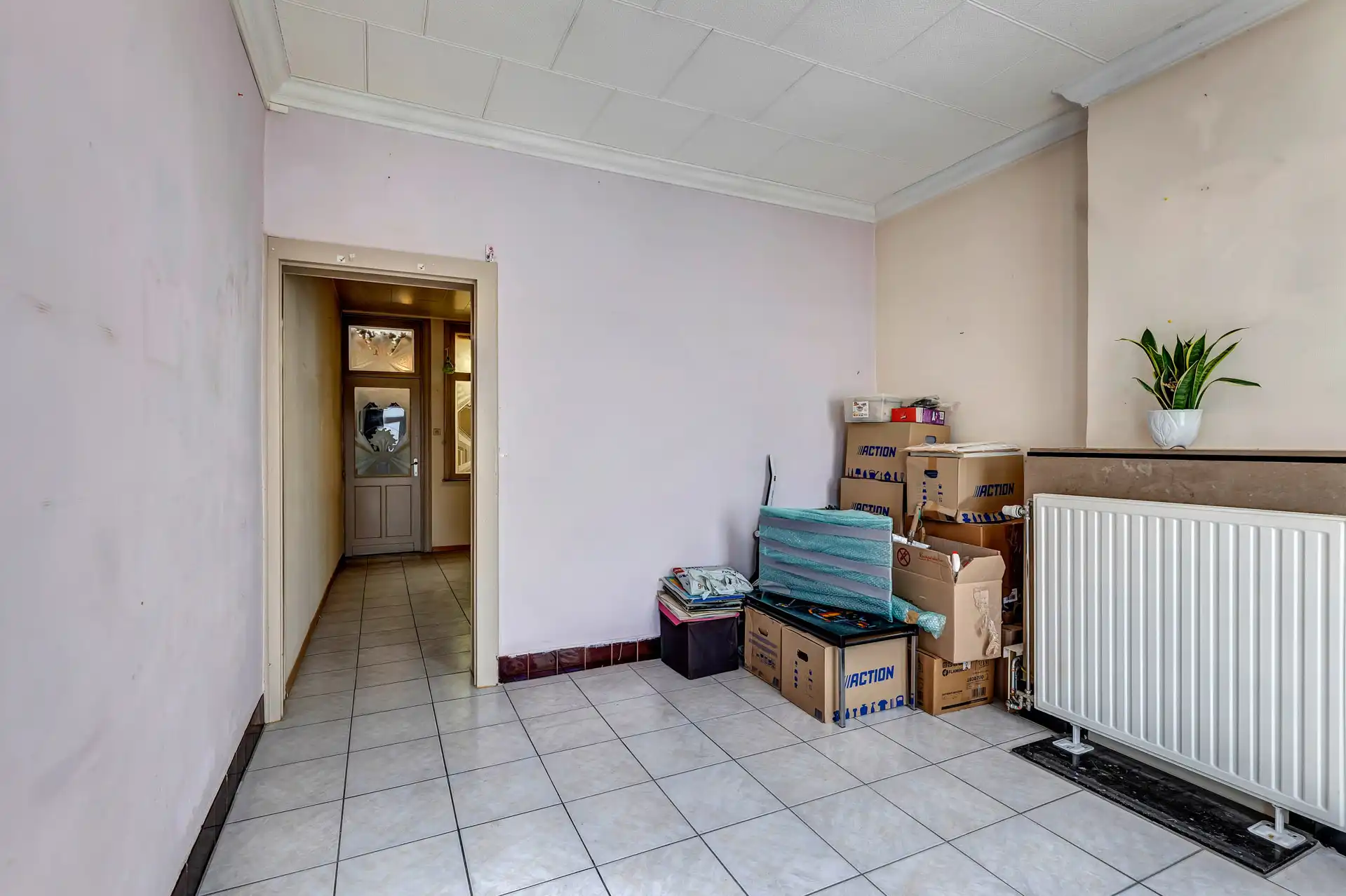 Te renoveren rijwoning met tuin foto 2