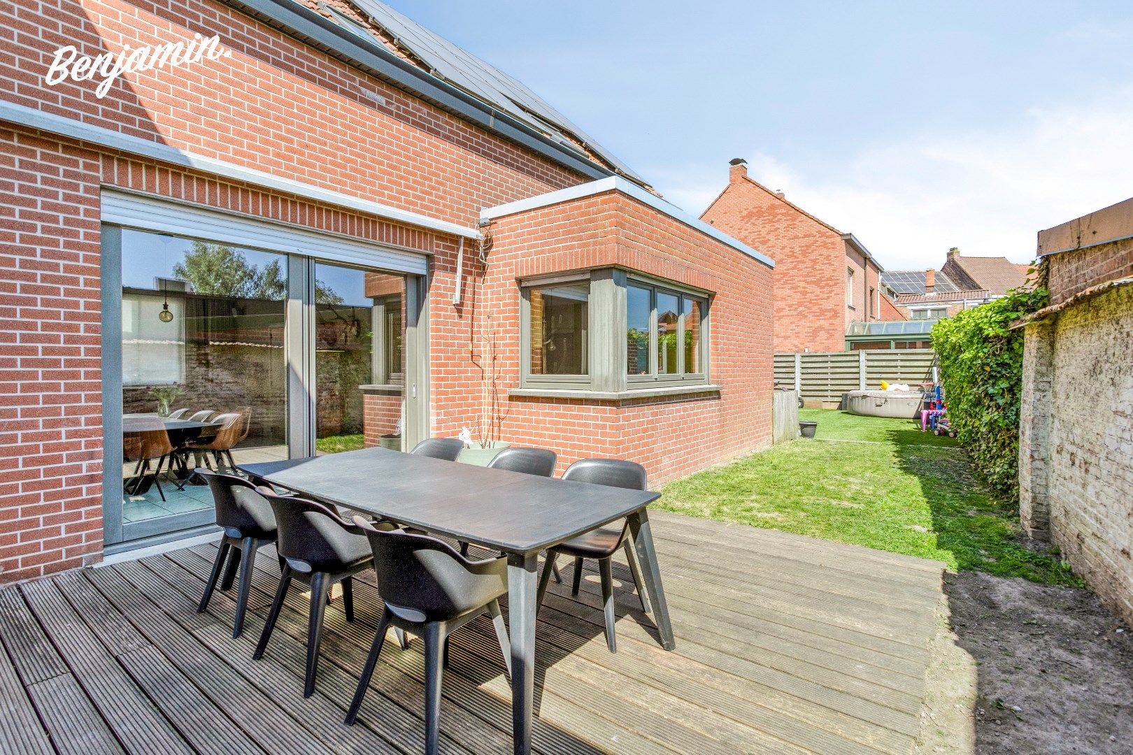 Ruime halfopen woning met 4 slaapkamers, zonnige tuin en grote garage in Wervik foto 4