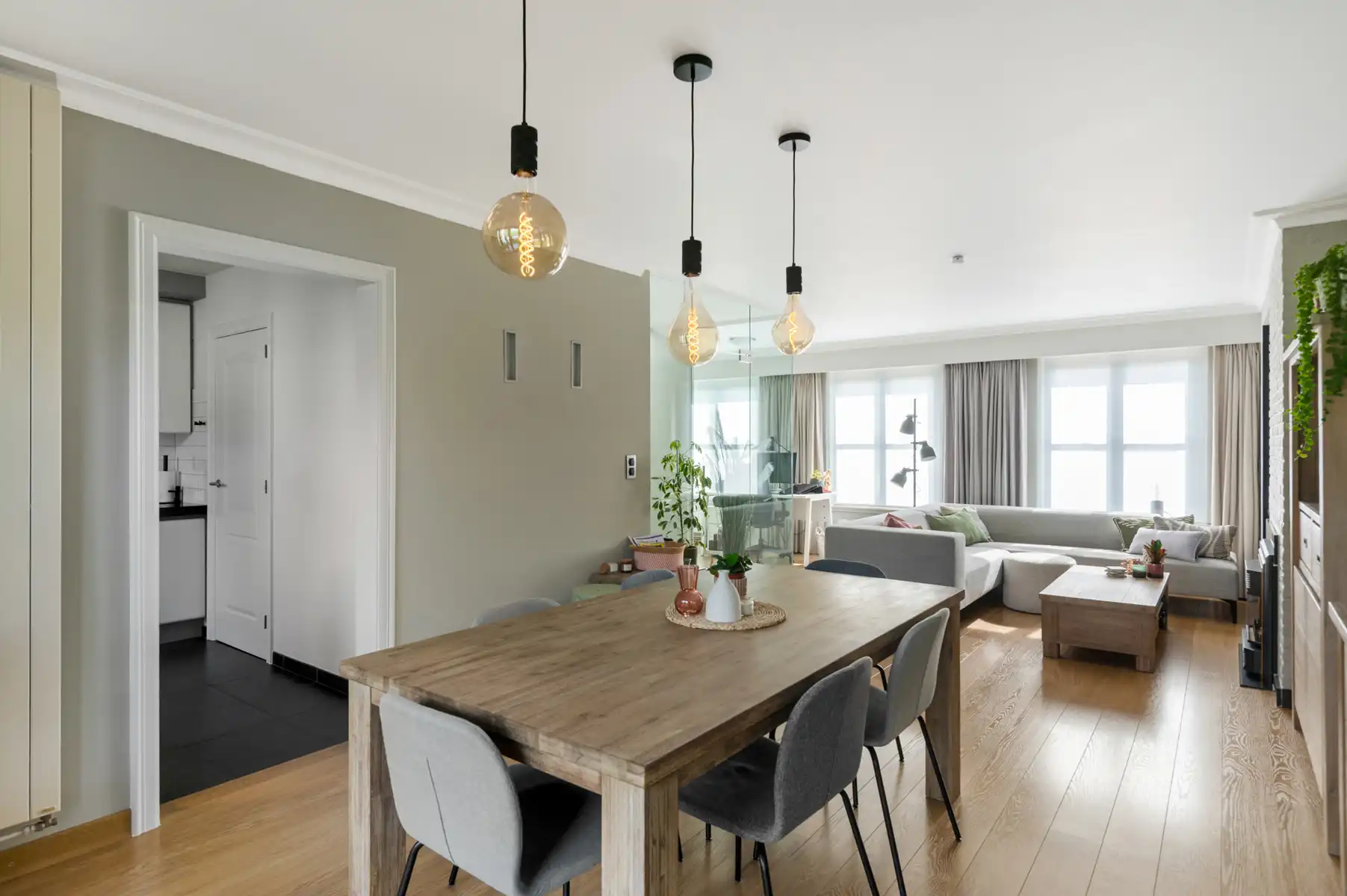 Een bel-etage met een verhaal op elke verdieping foto 12