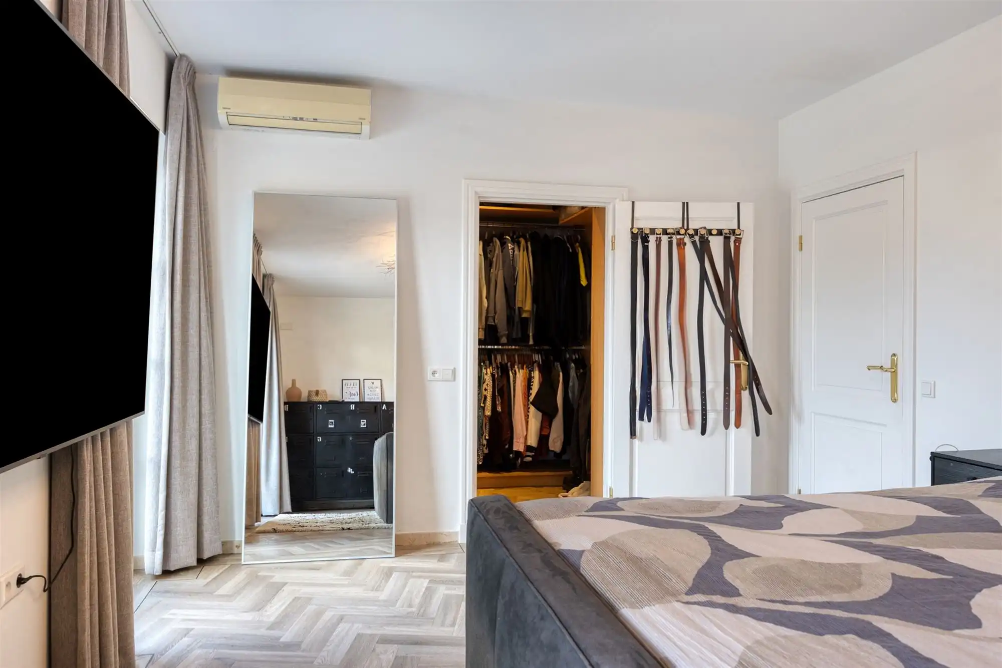 Instapklare tijdloze villa met 5 slpks op ca. 2000 m² foto 26