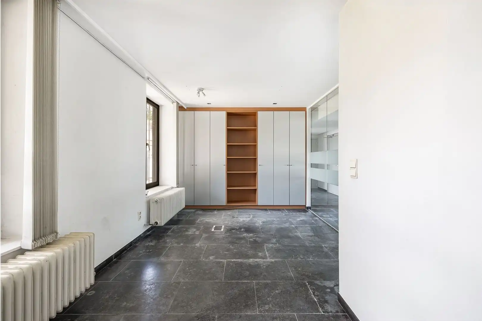 Grote woning in de dorpskern, met tuin en achter-uitweg. 'Must-see'! foto 12