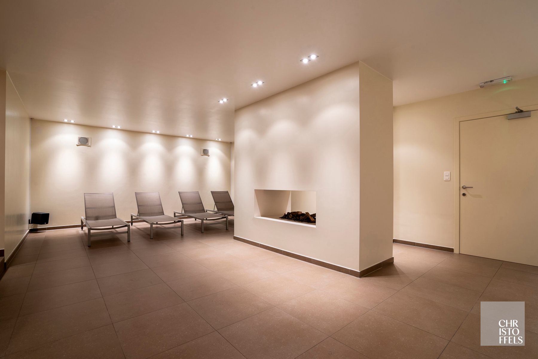 Exclusief villa-appartement (183m²) met privé tuin gelegen in een afgesloten park met buitenzwembad. foto 29