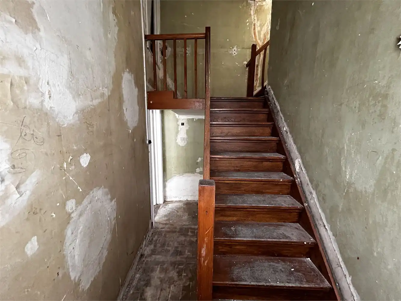 Te renoveren handelshuis met woonst foto 26